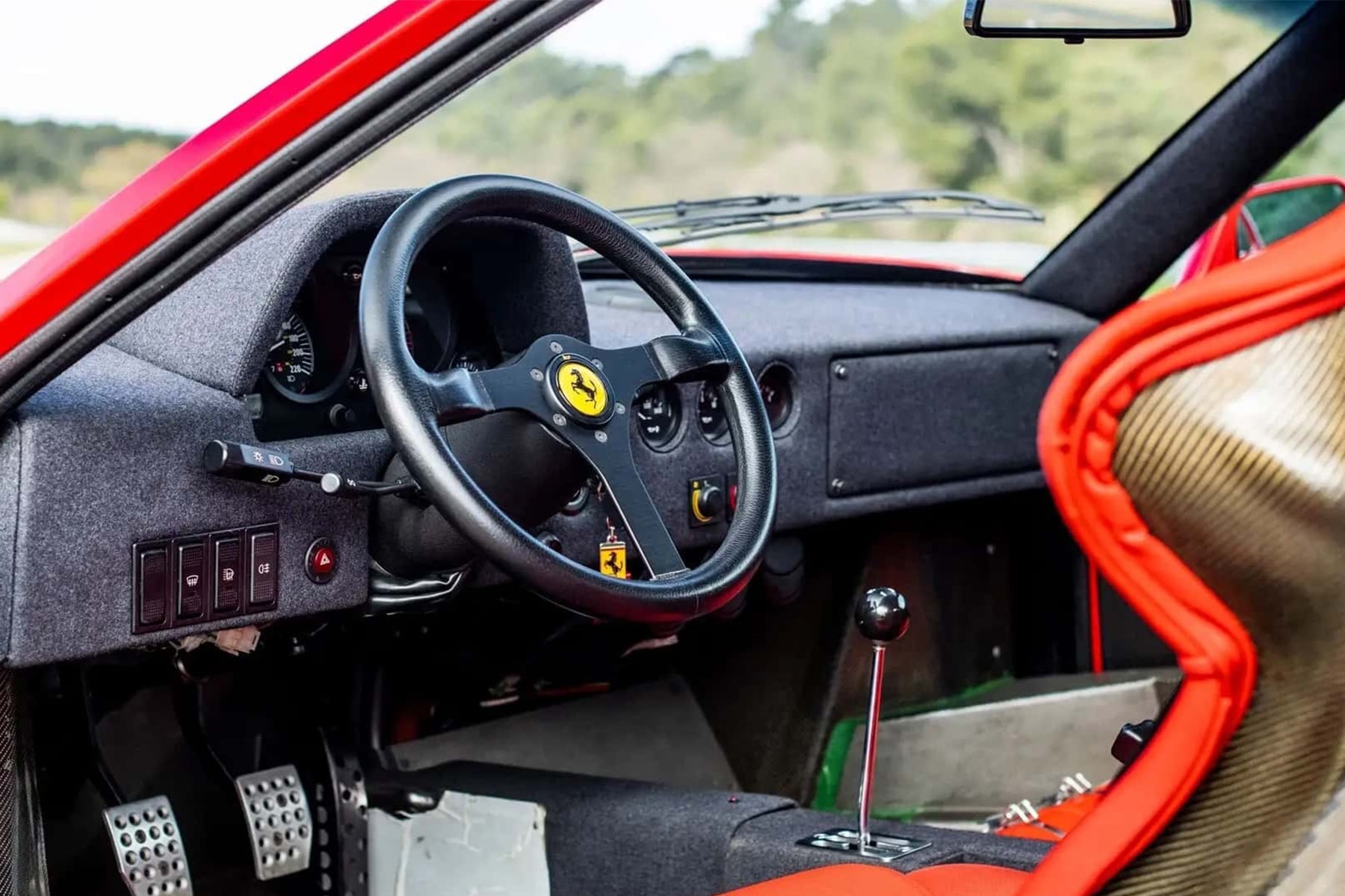三屆 Formula 1 冠軍 Alain Prost 坐駕 Ferrari F40 即將展開拍賣