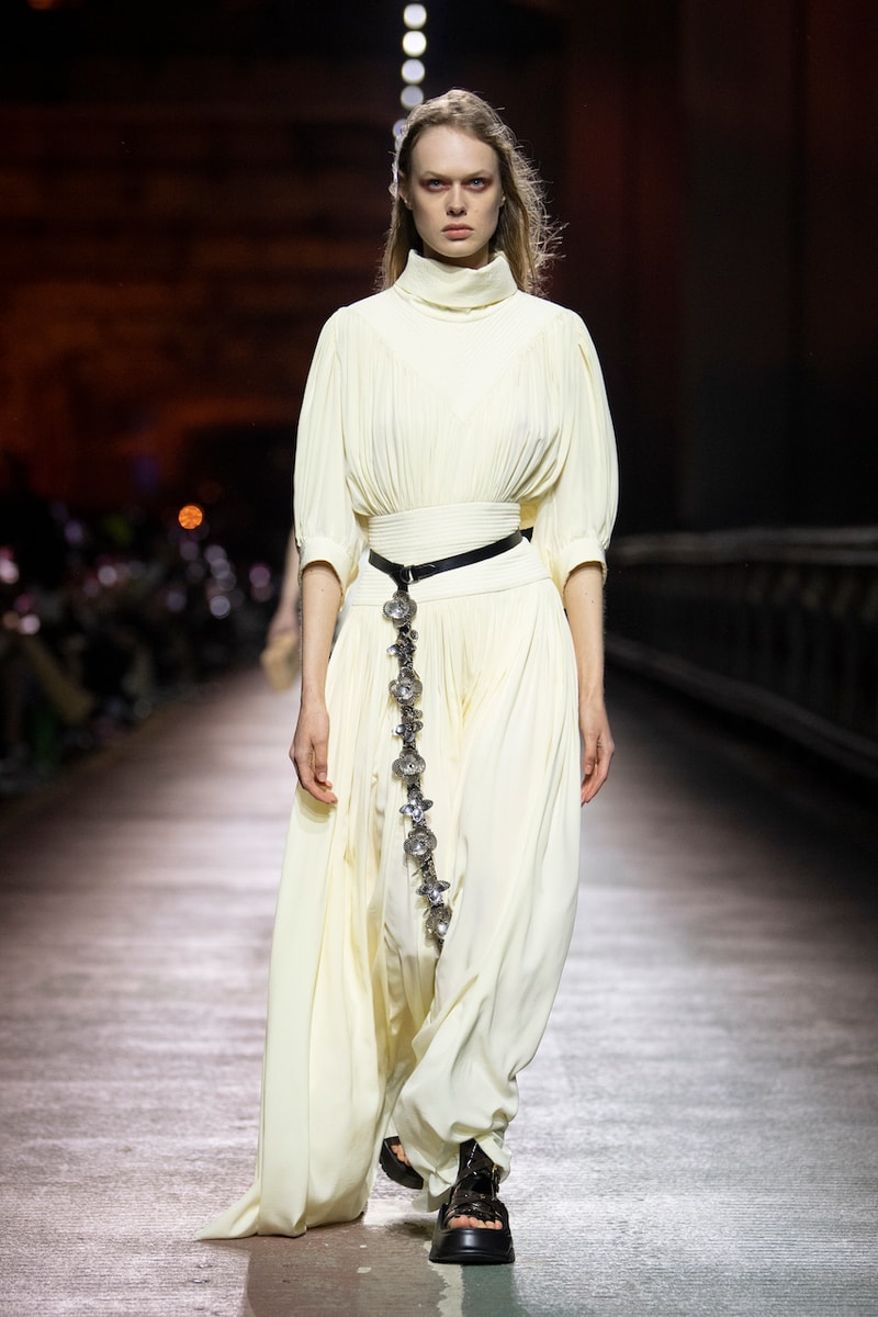 首次登陸韓國首爾!Louis Vuitton 2023 早秋女裝系列時裝大秀正式登場
