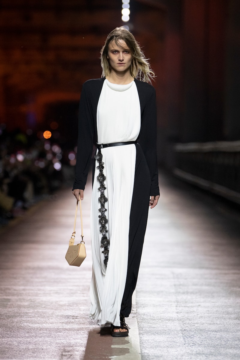 首次登陸韓國首爾!Louis Vuitton 2023 早秋女裝系列時裝大秀正式登場