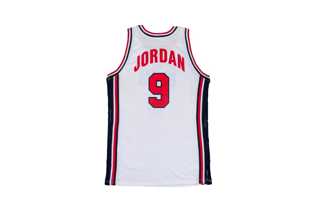 Michael Jordan 親筆簽名巴塞隆納奧運夢幻隊球衣以 $300 萬美元正式售出