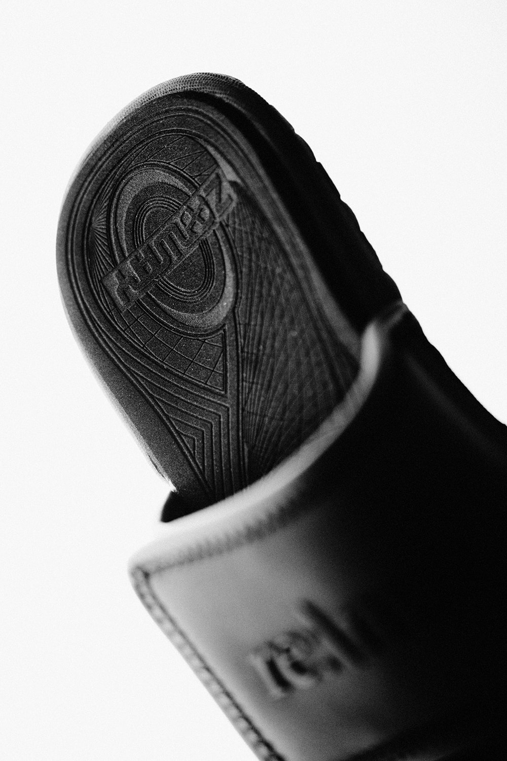 REMIX 攜手 ZABWAY 打造最新夏季聯名拖鞋