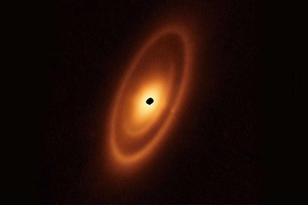 NASA 公開詹姆斯韋伯太空望遠鏡拍攝「北落師門 Fomalhaut」恆星圖像