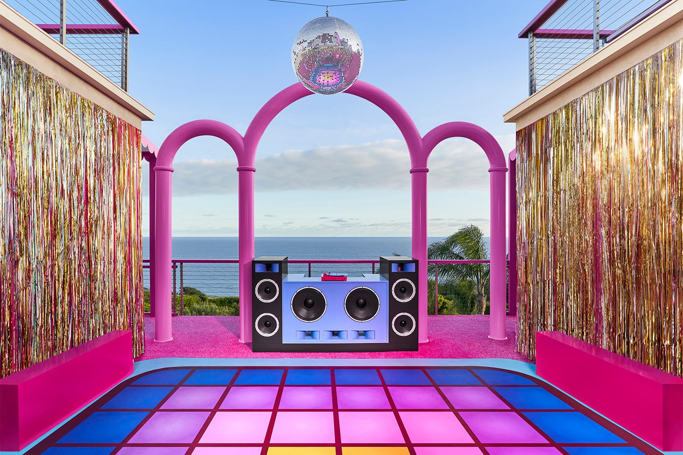 慶祝《Barbie》真人版電影上映！位於馬里布海灘粉色豪宅即將開放預定入住