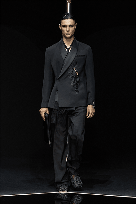 Emporio Armani 2024 春夏男裝系列大秀「The Essence Of The Night」正式登場