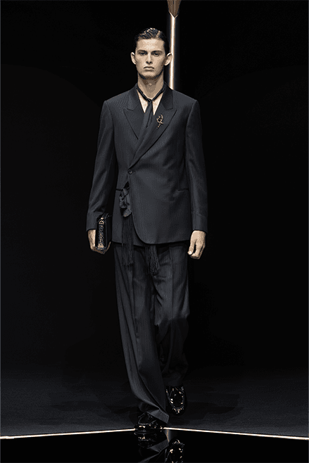 Emporio Armani 2024 春夏男裝系列大秀「The Essence Of The Night」正式登場
