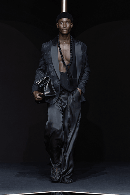 Emporio Armani 2024 春夏男裝系列大秀「The Essence Of The Night」正式登場