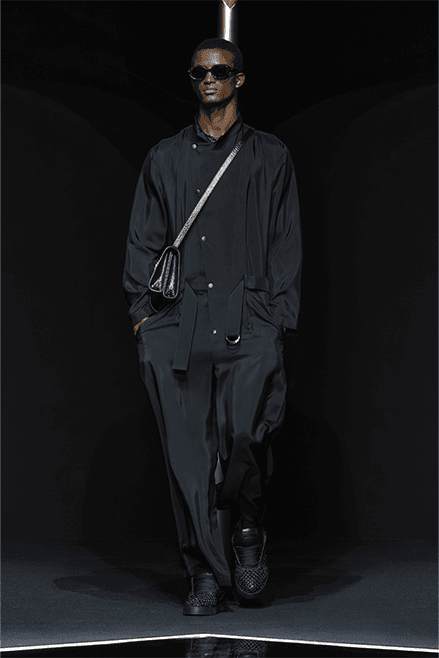 Emporio Armani 2024 春夏男裝系列大秀「The Essence Of The Night」正式登場