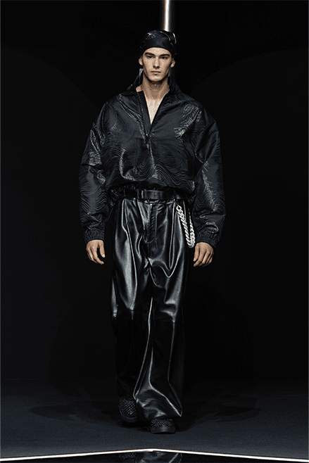 Emporio Armani 2024 春夏男裝系列大秀「The Essence Of The Night」正式登場