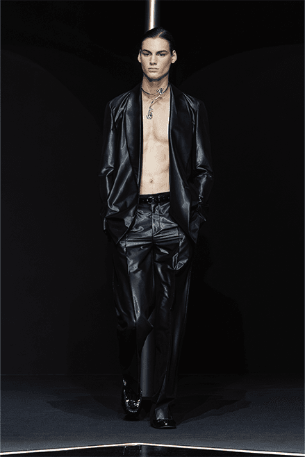 Emporio Armani 2024 春夏男裝系列大秀「The Essence Of The Night」正式登場