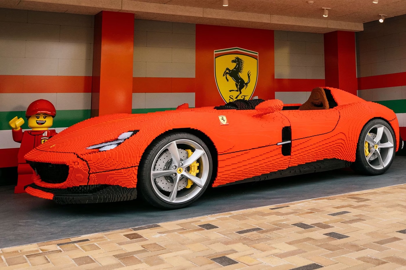 LEGO 實體化 1:1 尺寸 Ferrari 單座超跑 Monza SP1 積木模型