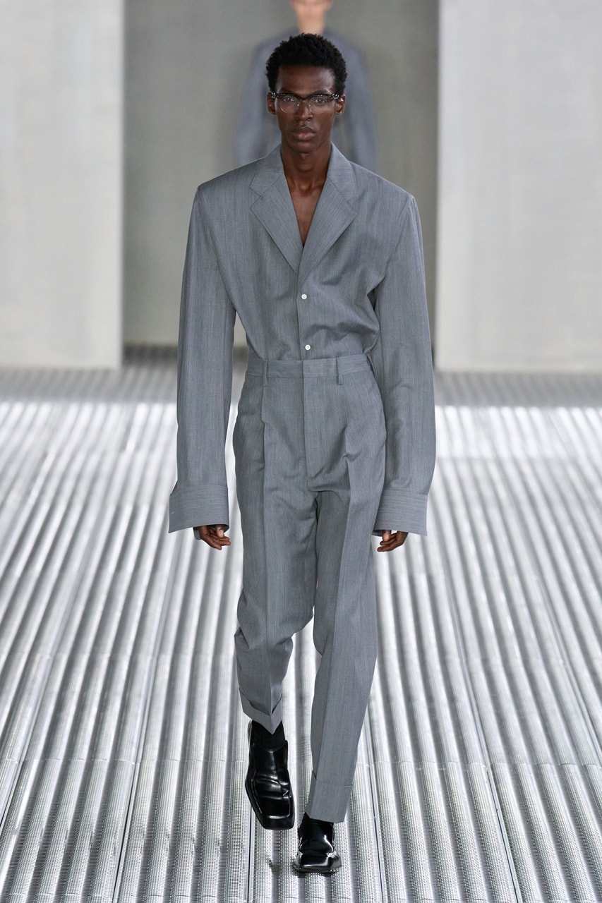 Raf Simons 與 Miuccia Prada 共同打造 Prada 2024 最新男裝系列大秀 《Fluid Form》