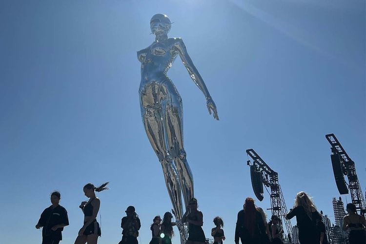 空山基為 The Weeknd 巡演打造「巨型機械人裝置」