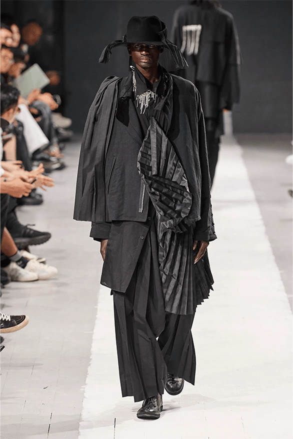 Yohji Yamamoto 正式發佈 2024 春夏男裝系列大秀