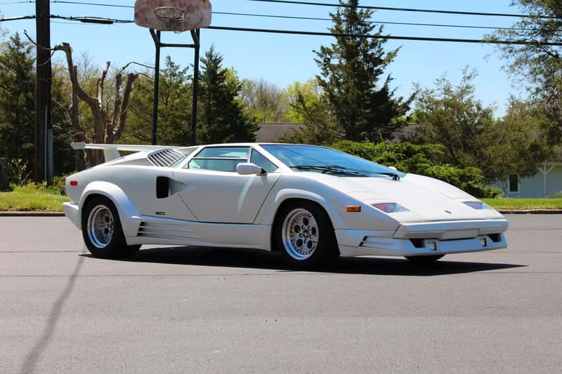 1989 Lamborghini Countach 25 周年紀念車型正式展開拍賣