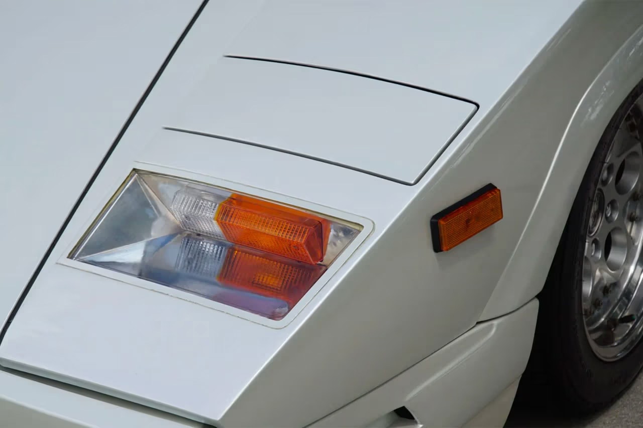 1989 Lamborghini Countach 25 周年紀念車型正式展開拍賣