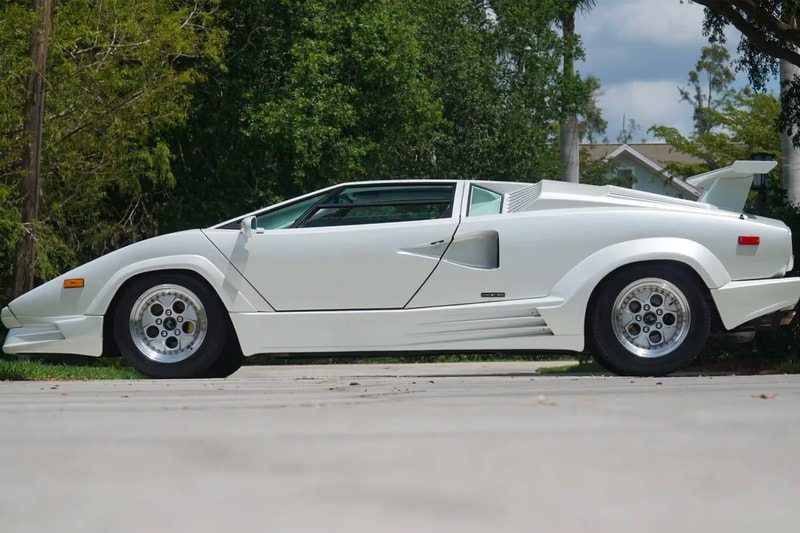 1989 Lamborghini Countach 25 周年紀念車型正式展開拍賣
