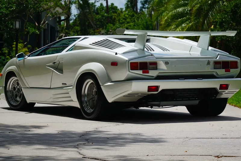 1989 Lamborghini Countach 25 周年紀念車型正式展開拍賣