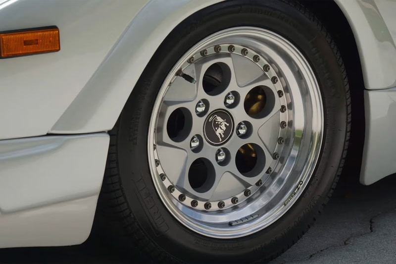 1989 Lamborghini Countach 25 周年紀念車型正式展開拍賣