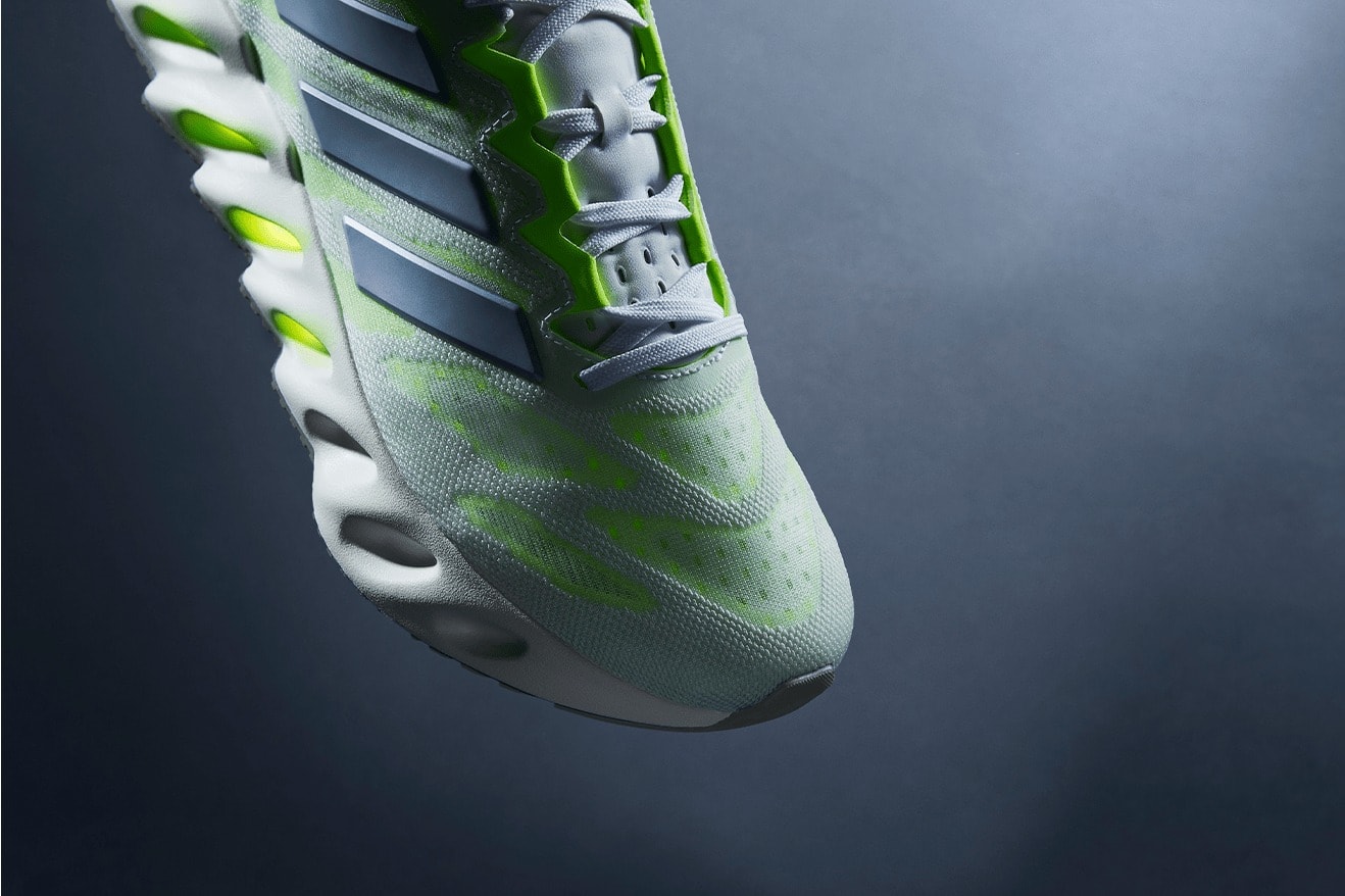 adidas 推出全新跑鞋 SWITCH FWD