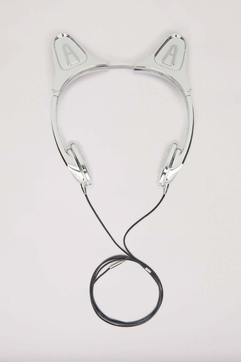 AMBUSH 推出「偽」 CD player、貓耳耳機配飾組