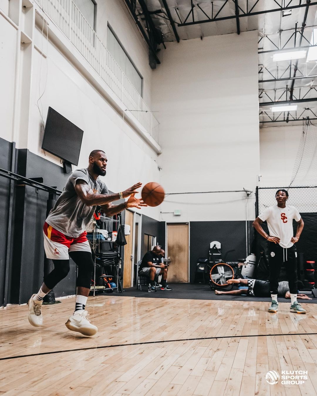 LeBron James 率先著用最新世代戰靴 Nike LeBron 21