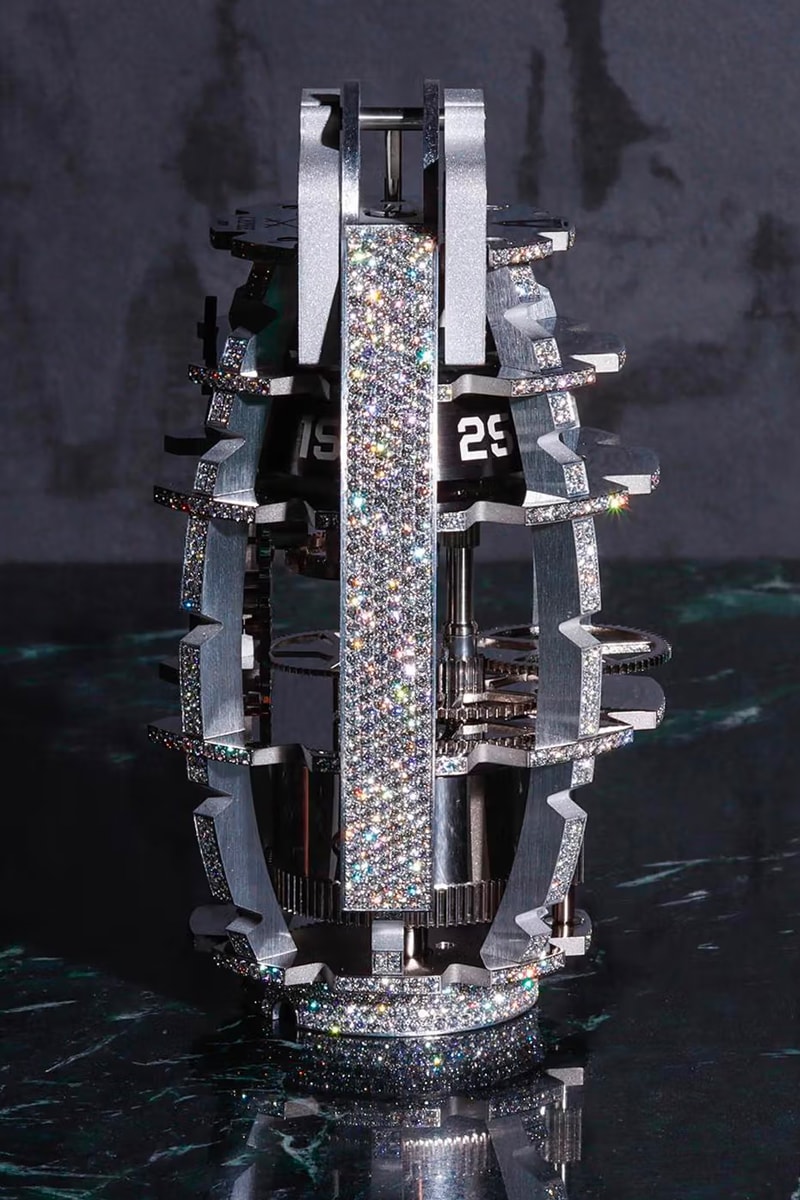 A$AP ROCKY 於新歌《RIOT（Rowdy Pipe’n) 》配戴價值接近 $15 萬美金鑽石鐘錶吊墜