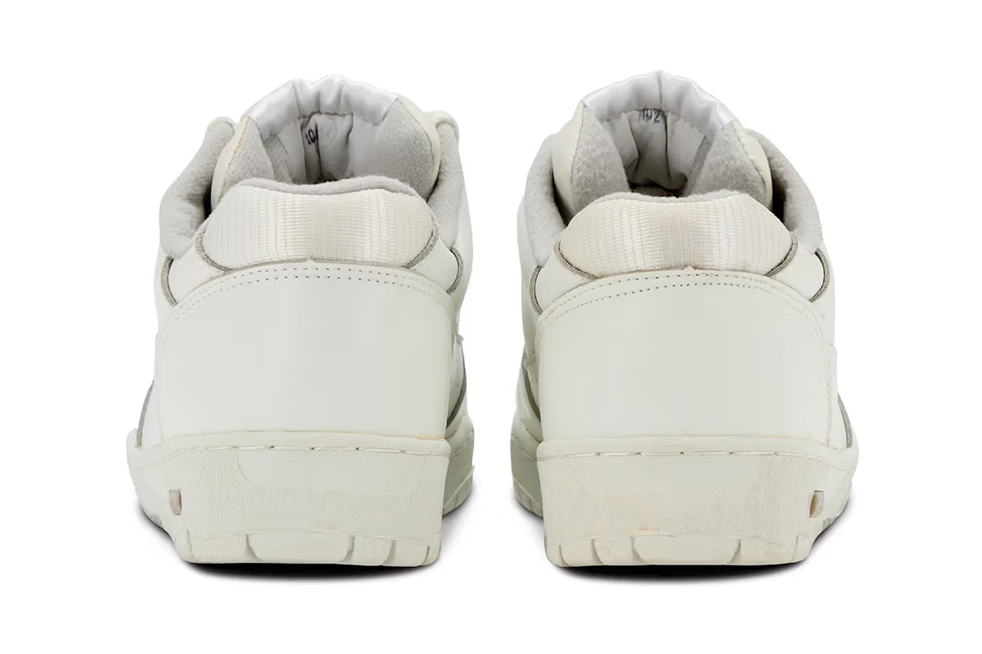 Sotheby's 正在以 $5 萬美元價格拍賣罕見的 Apple 員工限定球鞋
