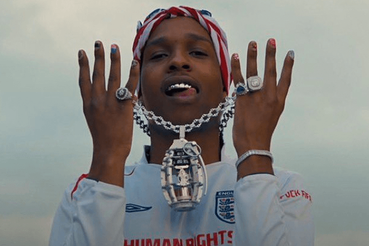 A$AP ROCKY 於新歌《RIOT(Rowdy Pipe’n) 》配戴價值接近 $15 萬美金鑽石鐘錶吊墜