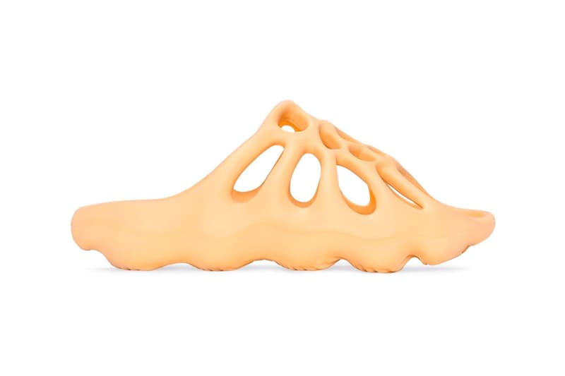 adidas 新款拖鞋 YEEZY 450 Slide 最新配色「Cream」正式登場