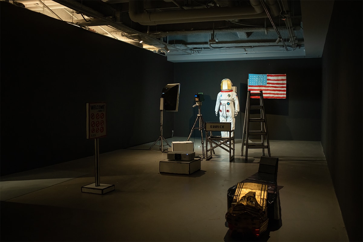 美國藝術家 Barminski 舉辦最新個展「Moon Lands On Man」