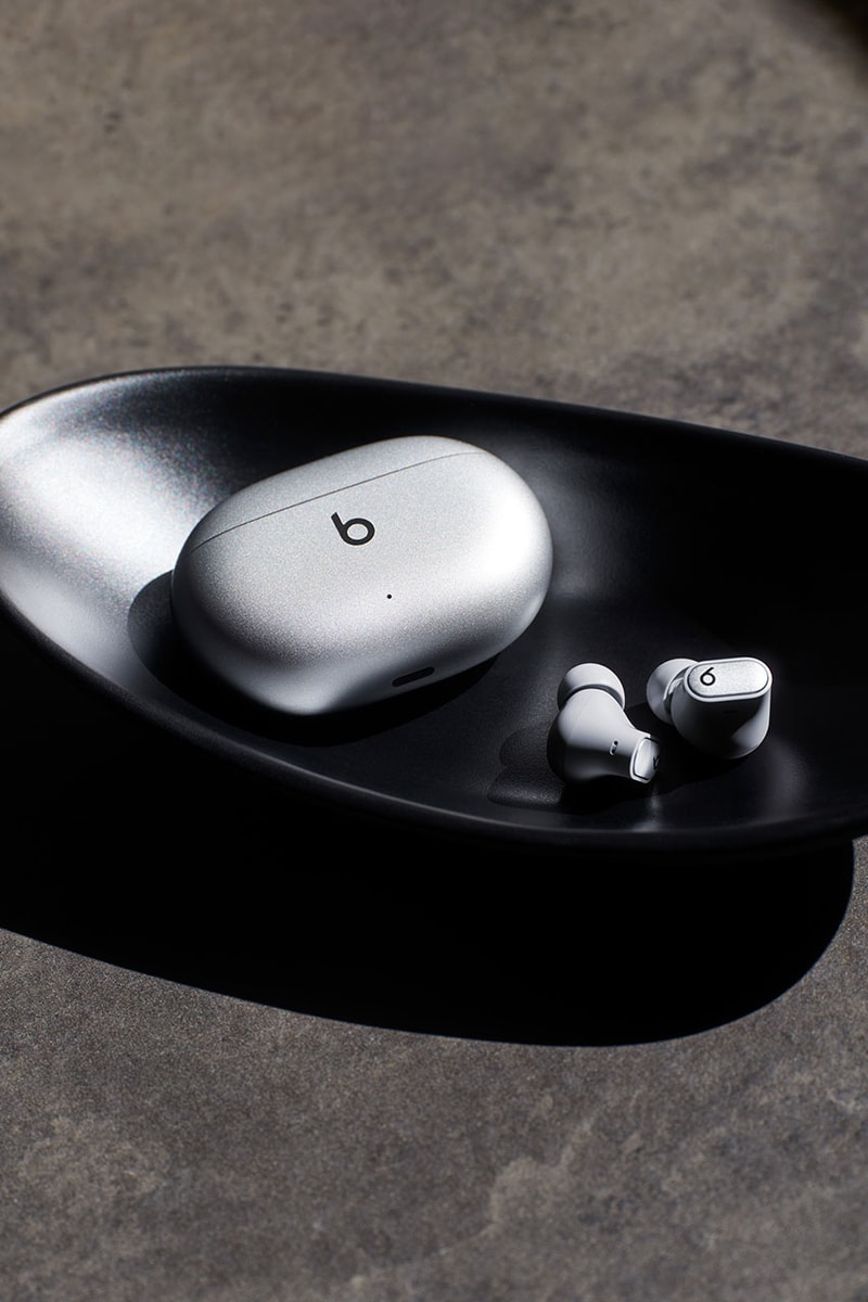 Beats Studio Buds + 正式推出兩款全新金屬質感配色