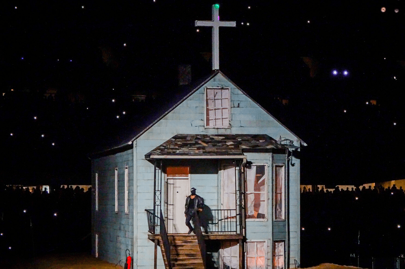 Kanye West 試聽會《Donda》童年居所展開拍賣