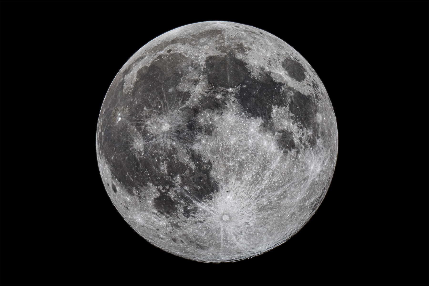百年僅四次「超級藍月」將在本月現身