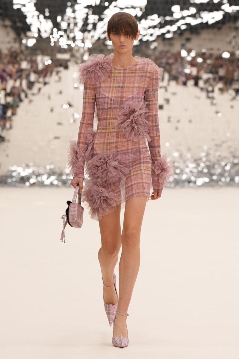 Acne Studios 正式發佈 2024 春夏女裝系列大秀