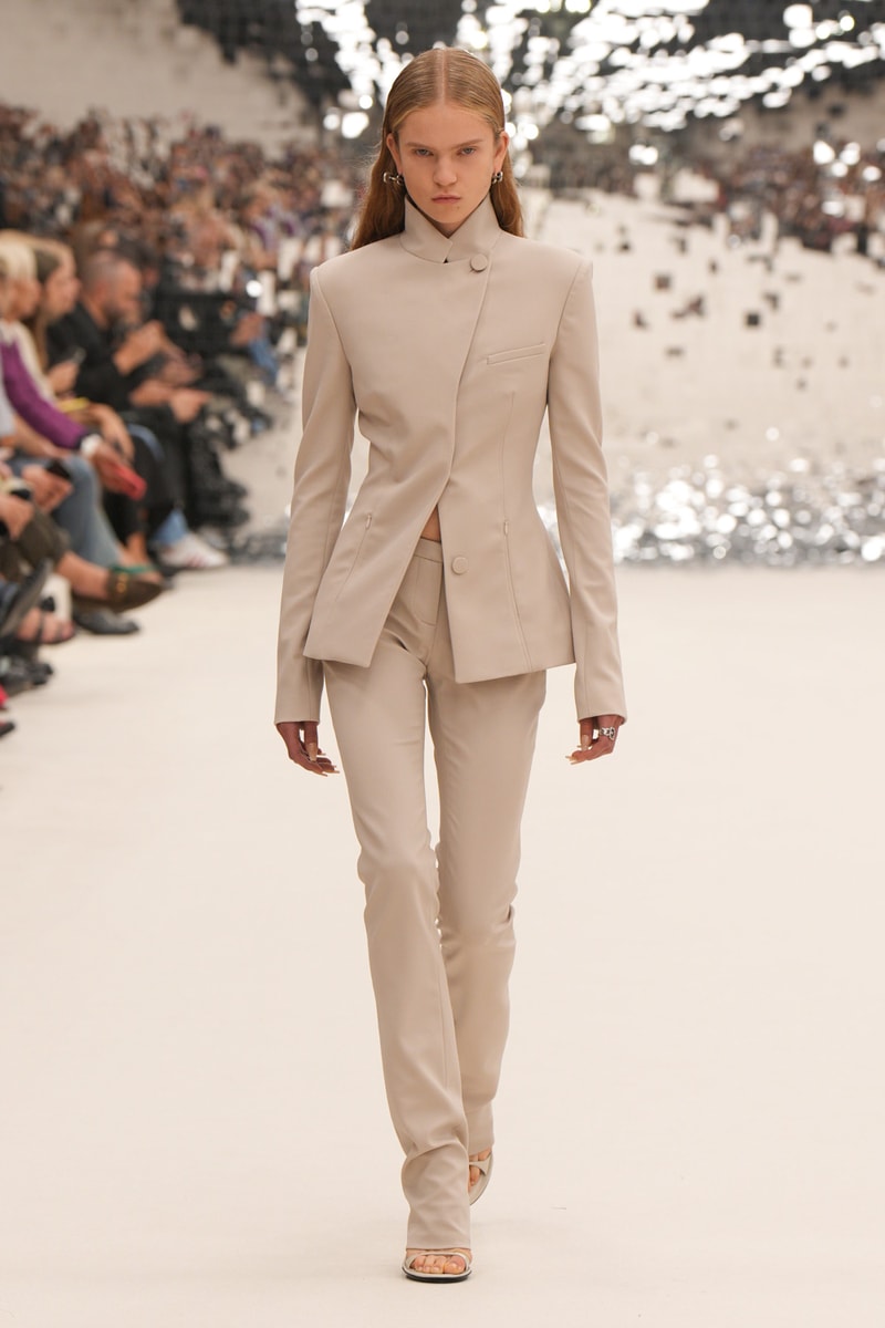 Acne Studios 正式發佈 2024 春夏女裝系列大秀