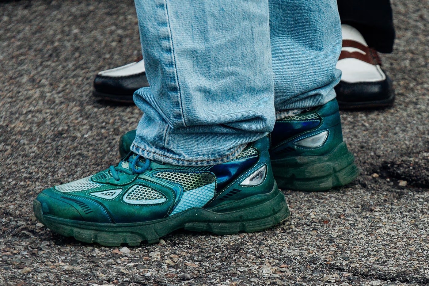 Street Style: 2024 春夏米蘭時裝周街頭鞋款趨勢