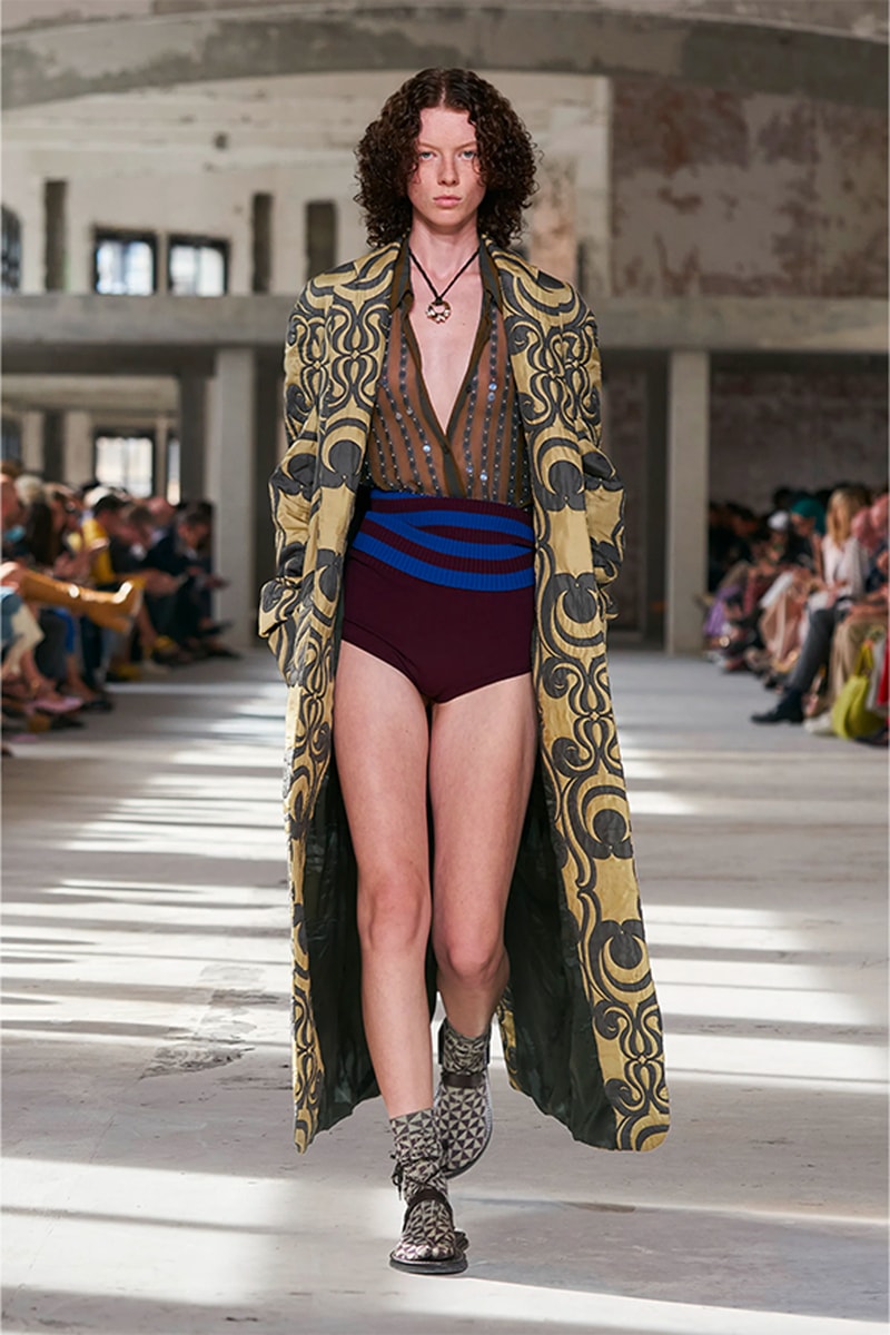 Dries Van Noten 正式發佈 2024 春夏女裝系列大秀