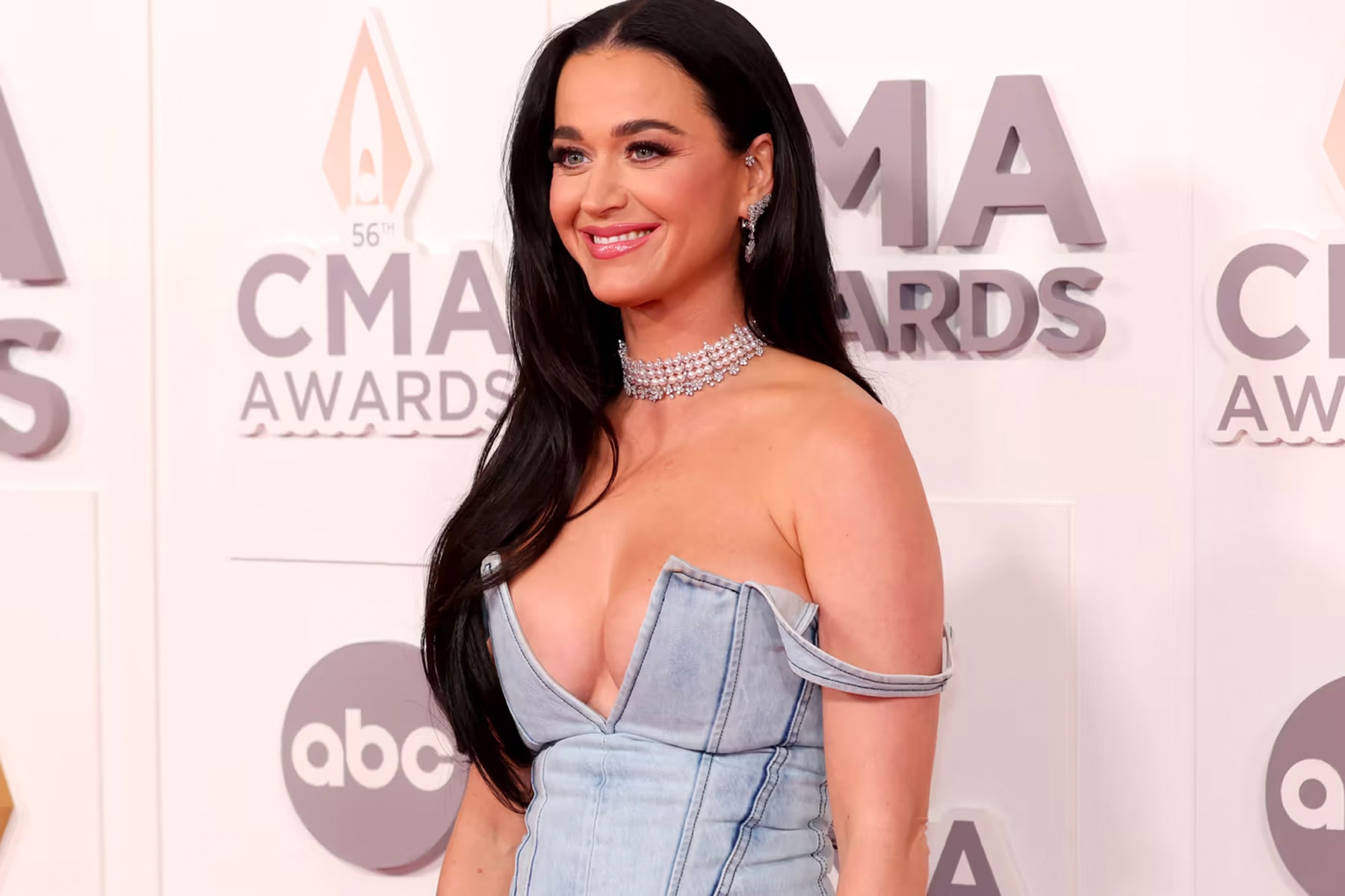Katy Perry 正式以 $2.25 億美元出售音樂版權