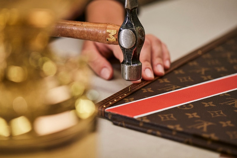 Louis Vuitton 打造 2023 年法國世界盃橄欖球賽冠軍硬箱獎盃