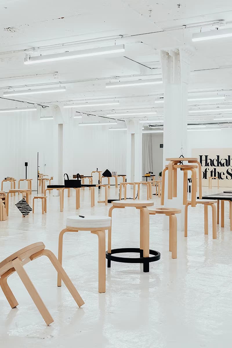 日本建築師 Daisuke Motogi 展示 100 張改造 Artek Stool 60 座椅