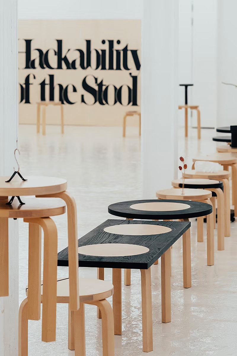日本建築師 Daisuke Motogi 展示 100 張改造 Artek Stool 60 座椅