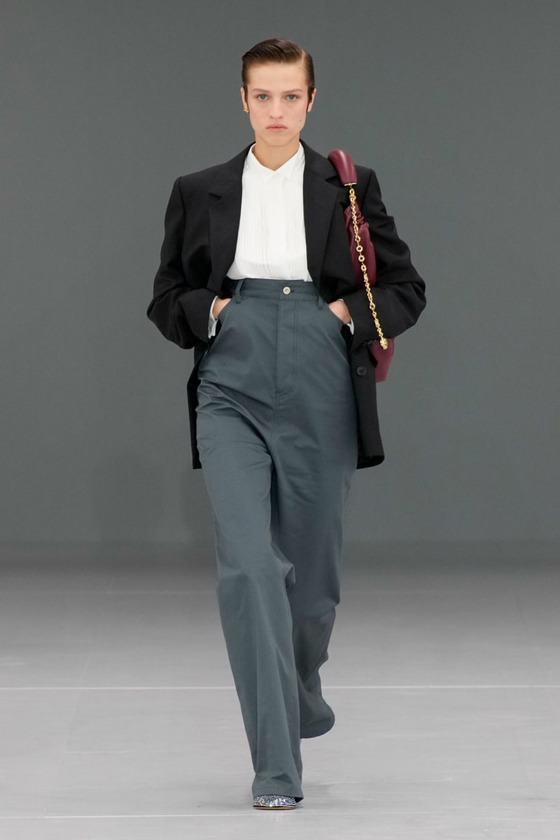 LOEWE 2024 春夏女裝大秀正式登場
