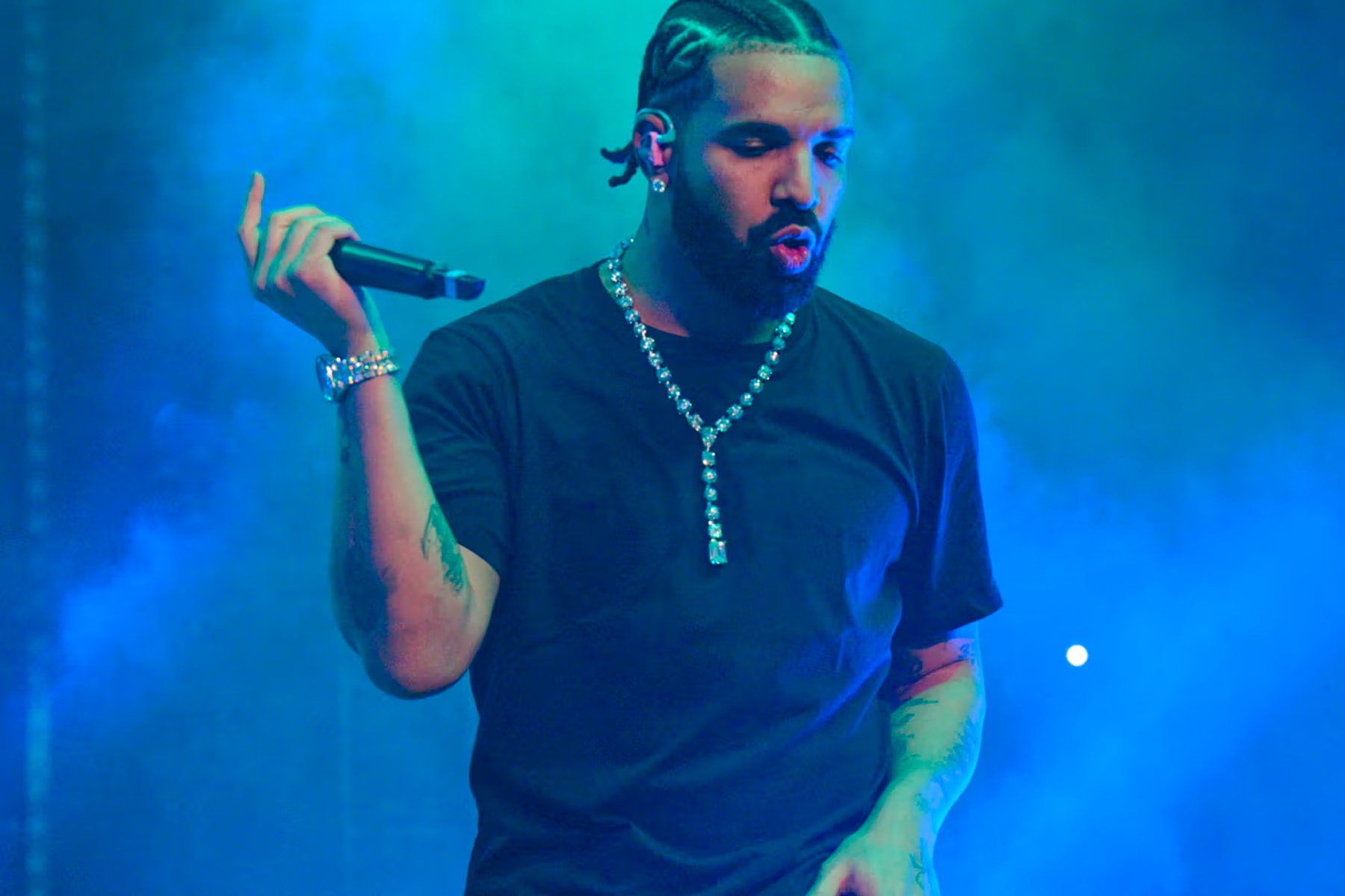 Drake 即次同時制霸 Billboard 200、Hot 100 排行榜冠軍