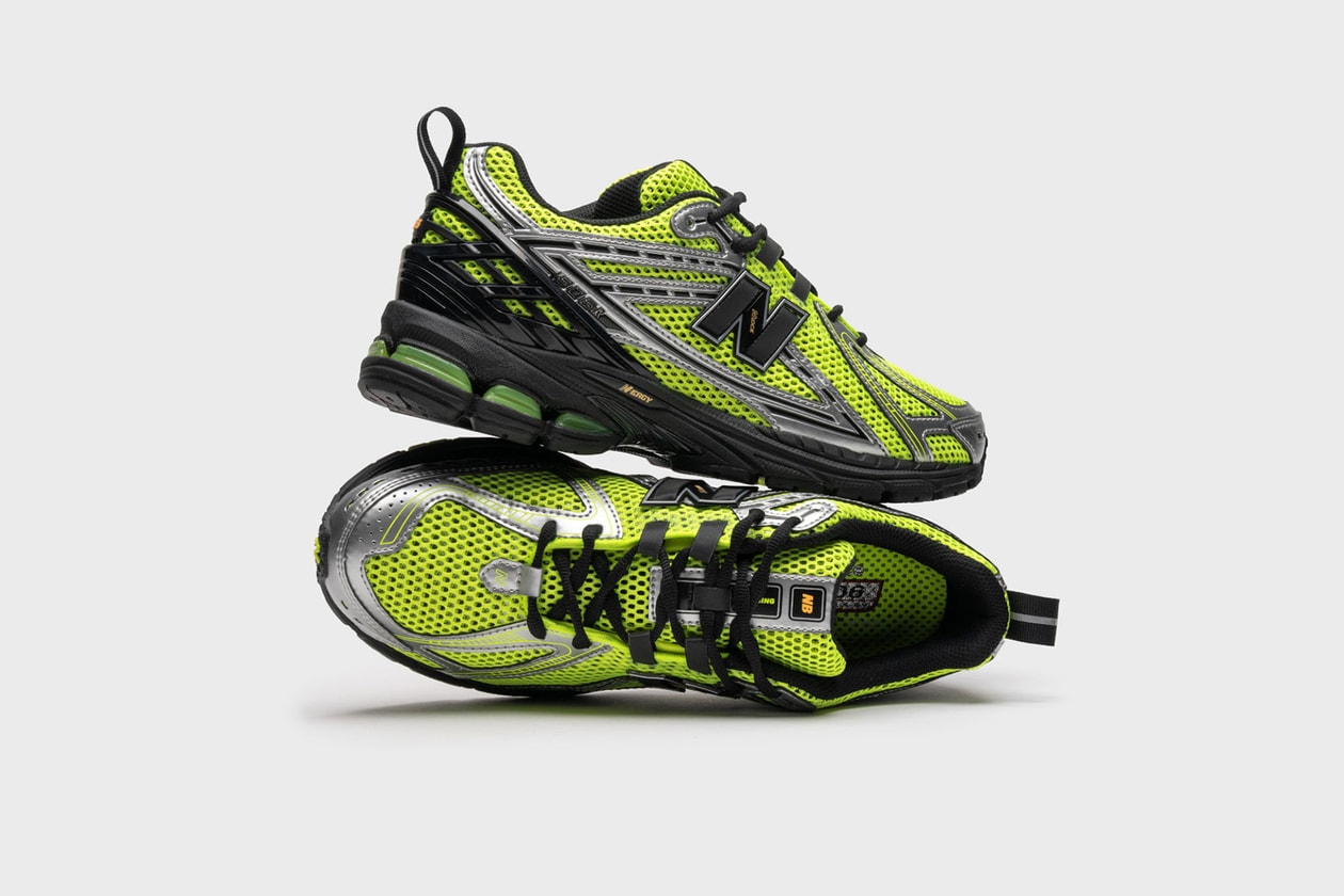 Ca sĩ kiêm nhạc sĩ nổi tiếng Hàn Quốc IU và Lee Ji-eun biểu diễn ca khúc thu đông mới M1906 của New Balance