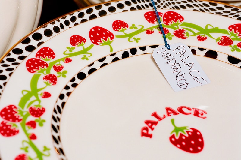 Palace Skateboards x Wedgwood 全新聯名茶具組合、滑板正式登場