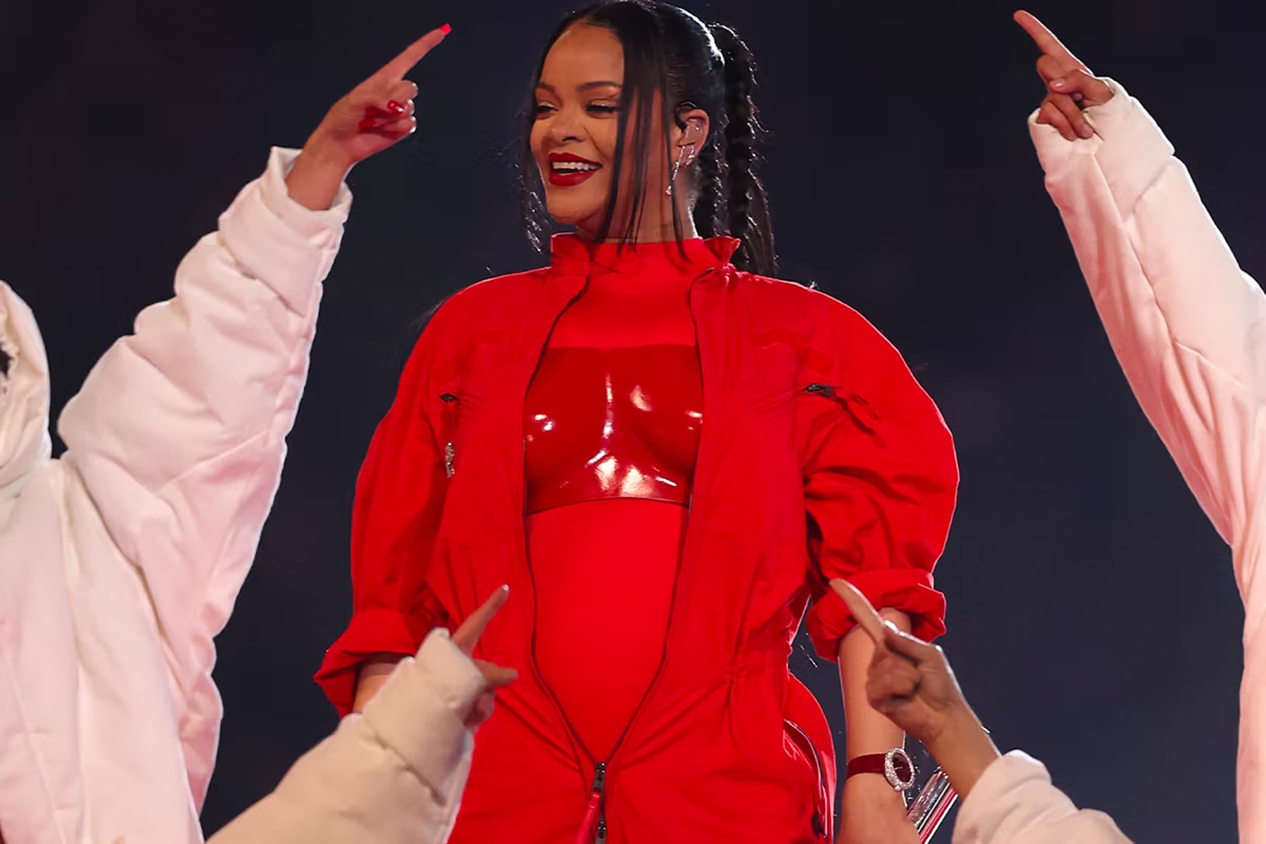 消息稱 Rihanna 將於 2024 年展開最新巡迴演唱會