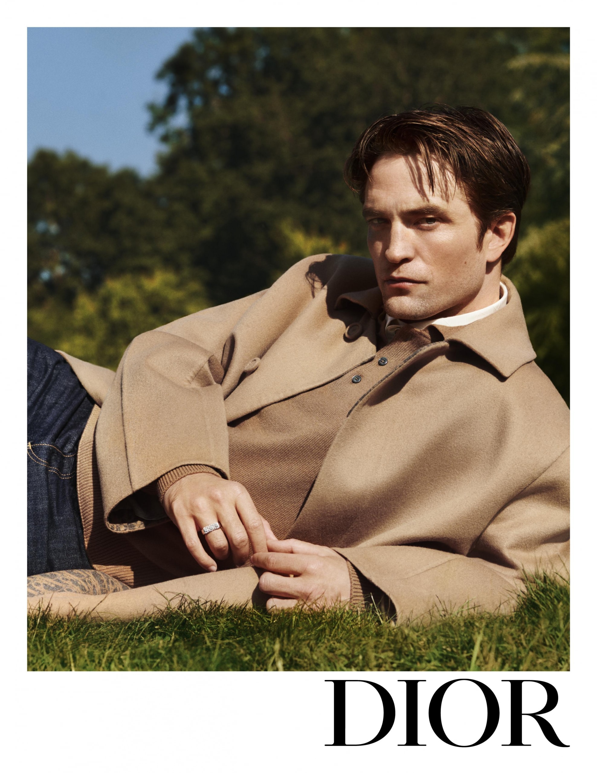 Dior 品牌大使 Robert Pattinson 出鏡演繹 2024 早春男裝 Icons 膠囊系列形象