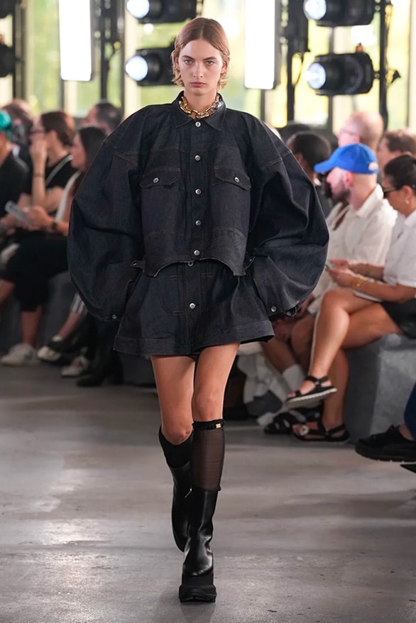 sacai 2024 春夏女裝大秀正式登場