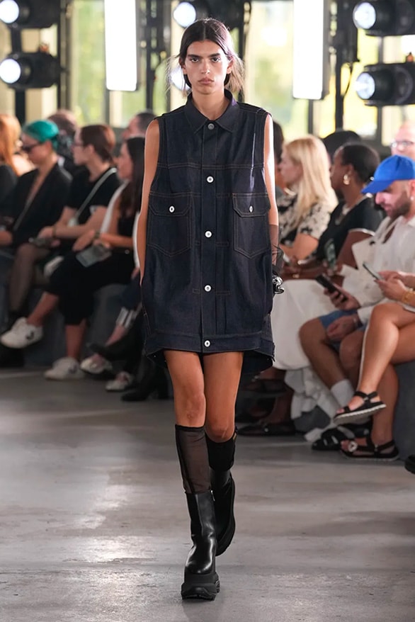 sacai 2024 春夏女裝大秀正式登場