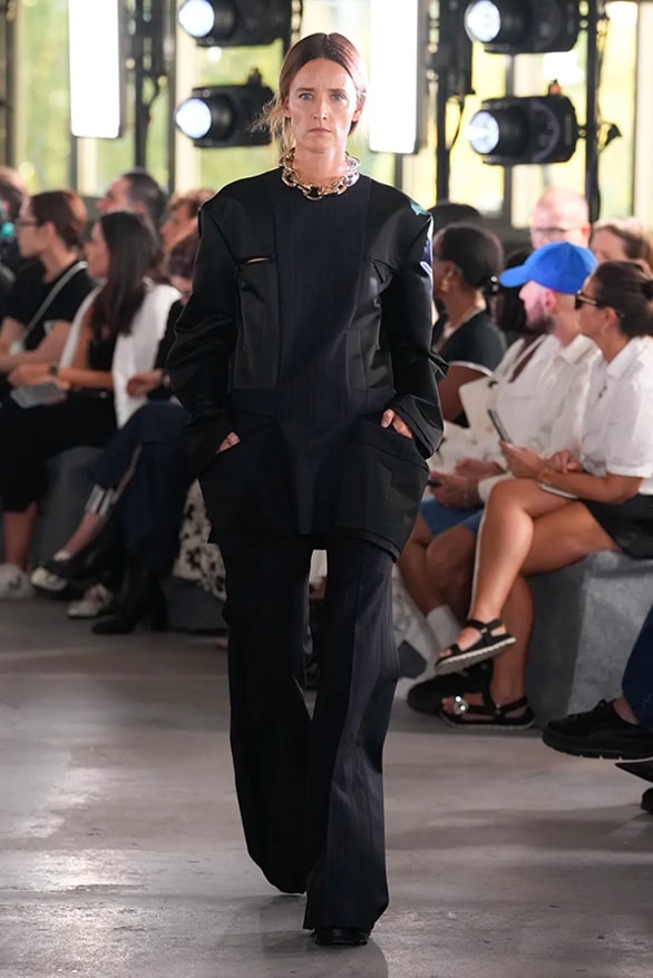 sacai 2024 春夏女裝大秀正式登場
